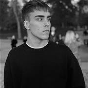 Profesor de Diseño de moda, Dibujo, Historia del Arte, Cultura Audiovisual, Música, Piano, imparte clases a todas las edades y niveles